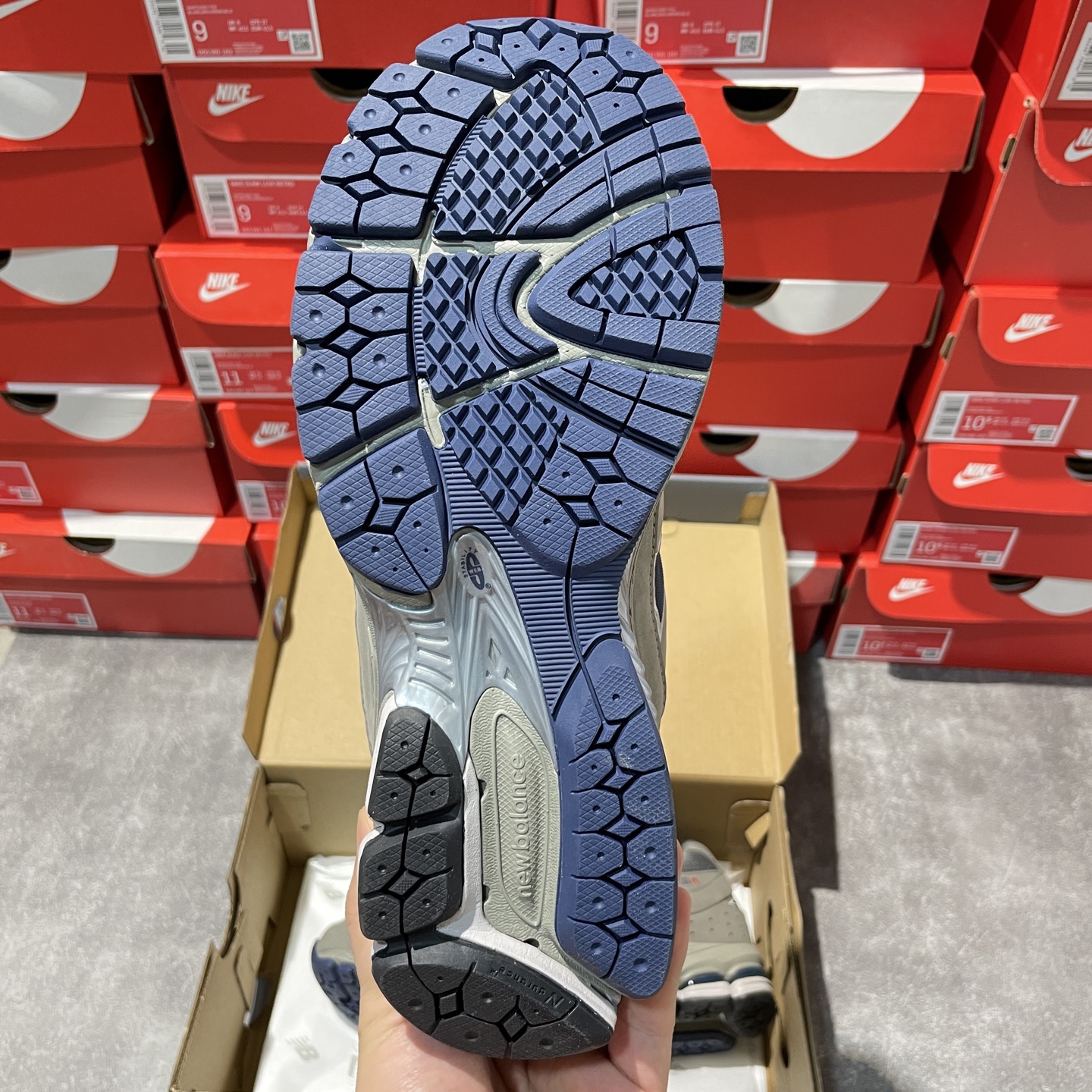 H纯原 💰240
New Balance NB2002R系列 ML2002RA
独家私模 官方99%复刻 6层组合大底
原楦、原纸板、独家私模组合底.abzorb搭配ndurance橡胶大底,还原原版耐磨性、抓地力、弹性和缓震性能 后续新配色陆续出货 长期供应
经历几个月改版.调整.极致还原出货 2025新版鞋型 拒绝杀猪 欢迎对比市面各种虚高版本
尺码:36-47.5