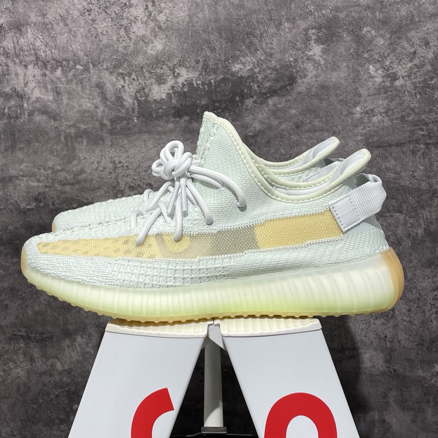 YEEZY BOOST 350 V2 EG7491