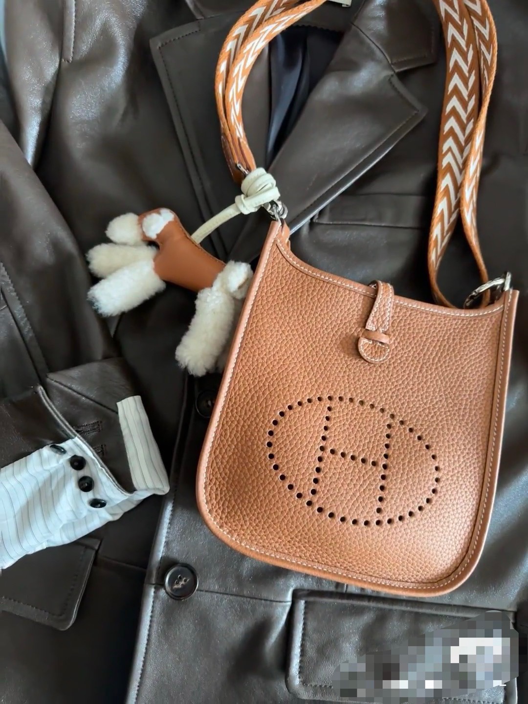 Hermès Upper body picture