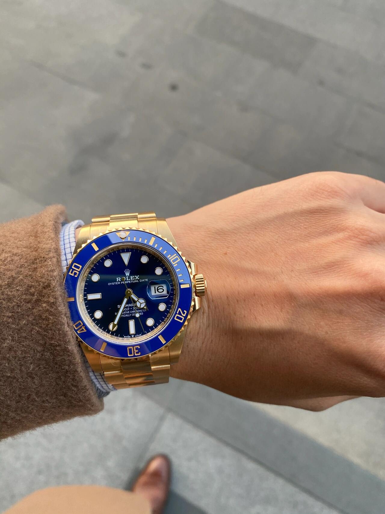 NO:393550,Life is like this, and buying a watch is like this. I always say that there are only two states in life - working hard to live a comfortable life, or living a comfortable life. You will choose one first, and then go on: choosing comfort, accept the ordinary; choosing a distance, accept the challenge. No matter how you choose, there is nothing right or wrong. But the biggest immaturity in life is to make your own choice but not accept the result.19860909人生如是,买表也如是.我总说,人生只有两个状态-辛辛苦苦过舒服日子,或者舒舒服服过辛苦日子.你会先选择一个,然后走下去:选择安逸,就接受平凡;选择远方,就接受挑战.无论怎么选,其实并没有对错.但人生最大的不成熟,莫过于自己做了选择、却不接受结果.,,Watch