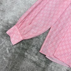 G家 26春夏新款 粉色GG提花飘带衬衫 内搭吊带内衬两件套 定制粉色GG提花面料 轻薄透气 法式浪漫风 G家 26春夏新款 粉色GG提花飘带衬衫 内搭吊带内衬两件套 定制粉色GG提花面料 轻薄透气 法式浪漫风