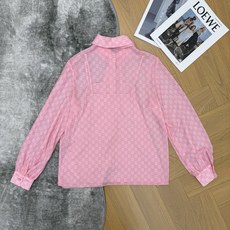G家 26春夏新款 粉色GG提花飘带衬衫 内搭吊带内衬两件套 定制粉色GG提花面料 轻薄透气 法式浪漫风 G家 26春夏新款 粉色GG提花飘带衬衫 内搭吊带内衬两件套 定制粉色GG提花面料 轻薄透气 法式浪漫风