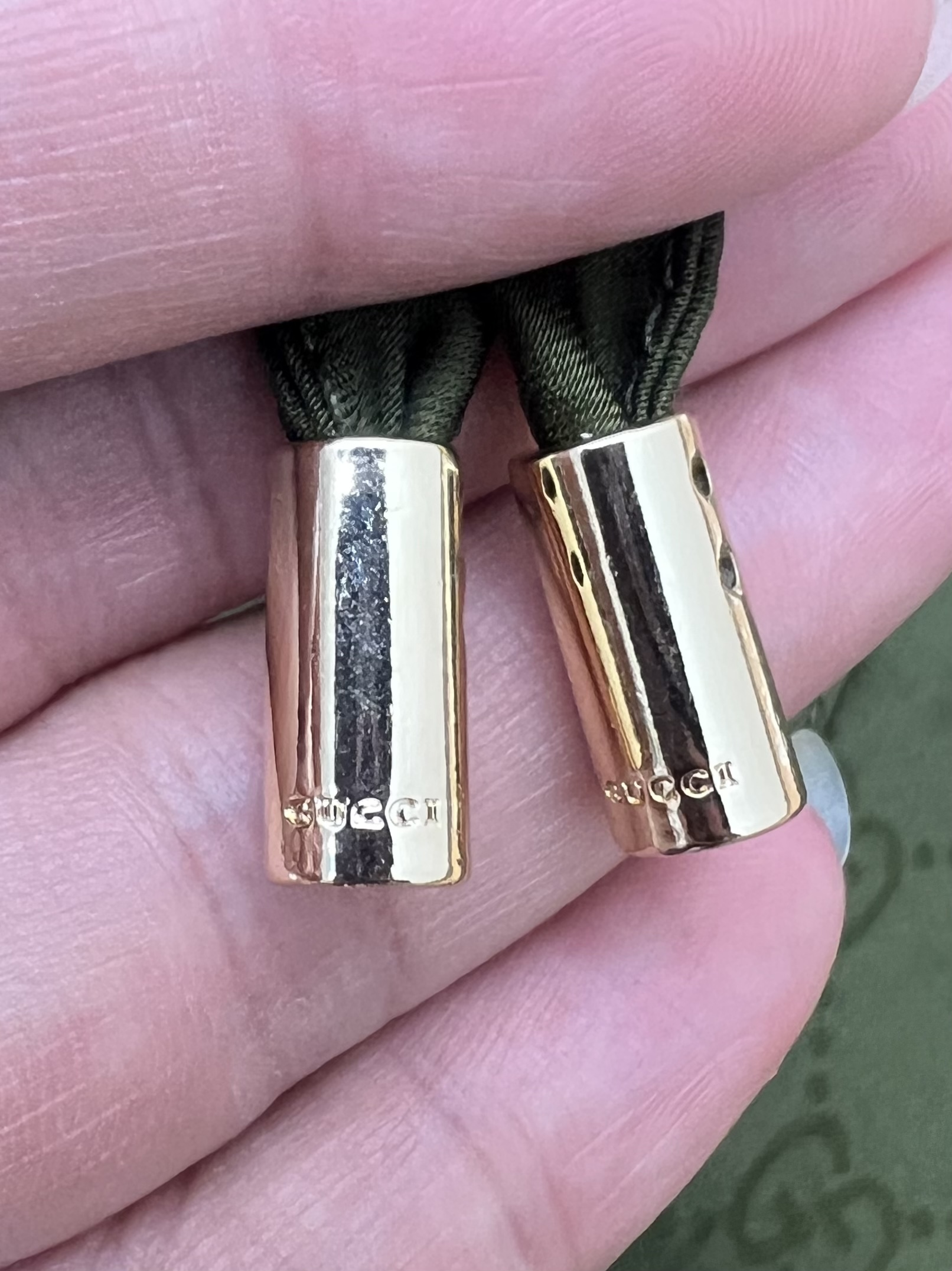 G家26早春老花阔腿裤，松紧抽绳腰头设计，舒适又藏肉，满印老花暗纹低调显贵，顺滑缎面面料自带慵懒光泽感，