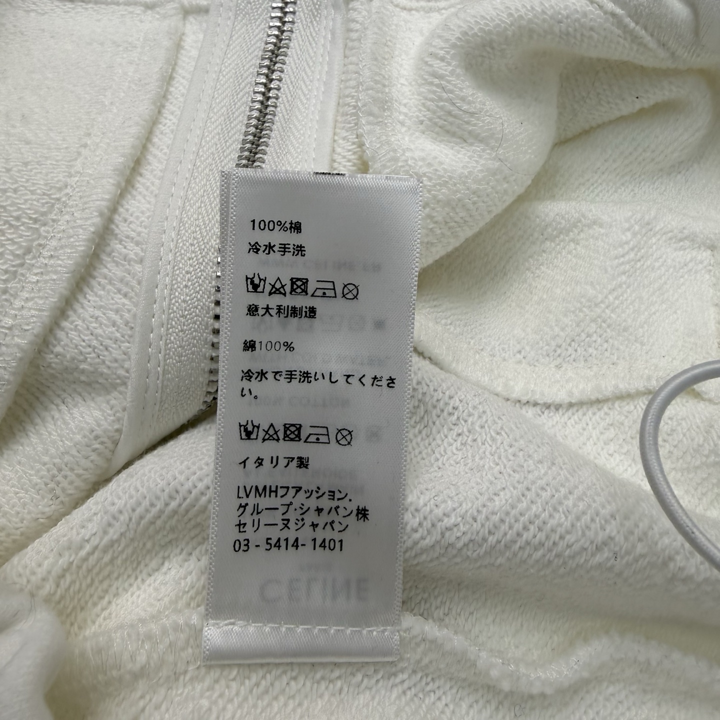 CE家26早春运动套装，连帽拉链+侧边撞色条纹设计，利落又藏满细节，胸口与裤身品牌标识低调显贵，亲肤面料