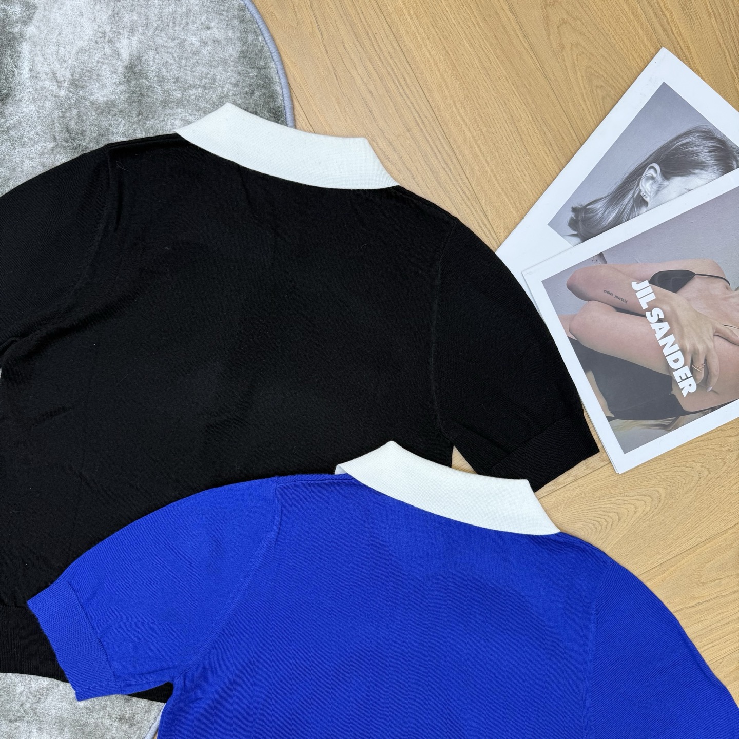 CE家26早春撞色Polo针织衫，把复古与高级感焊在身上，经典撞色翻领+多粒扣门襟设计，利落又藏满细节，