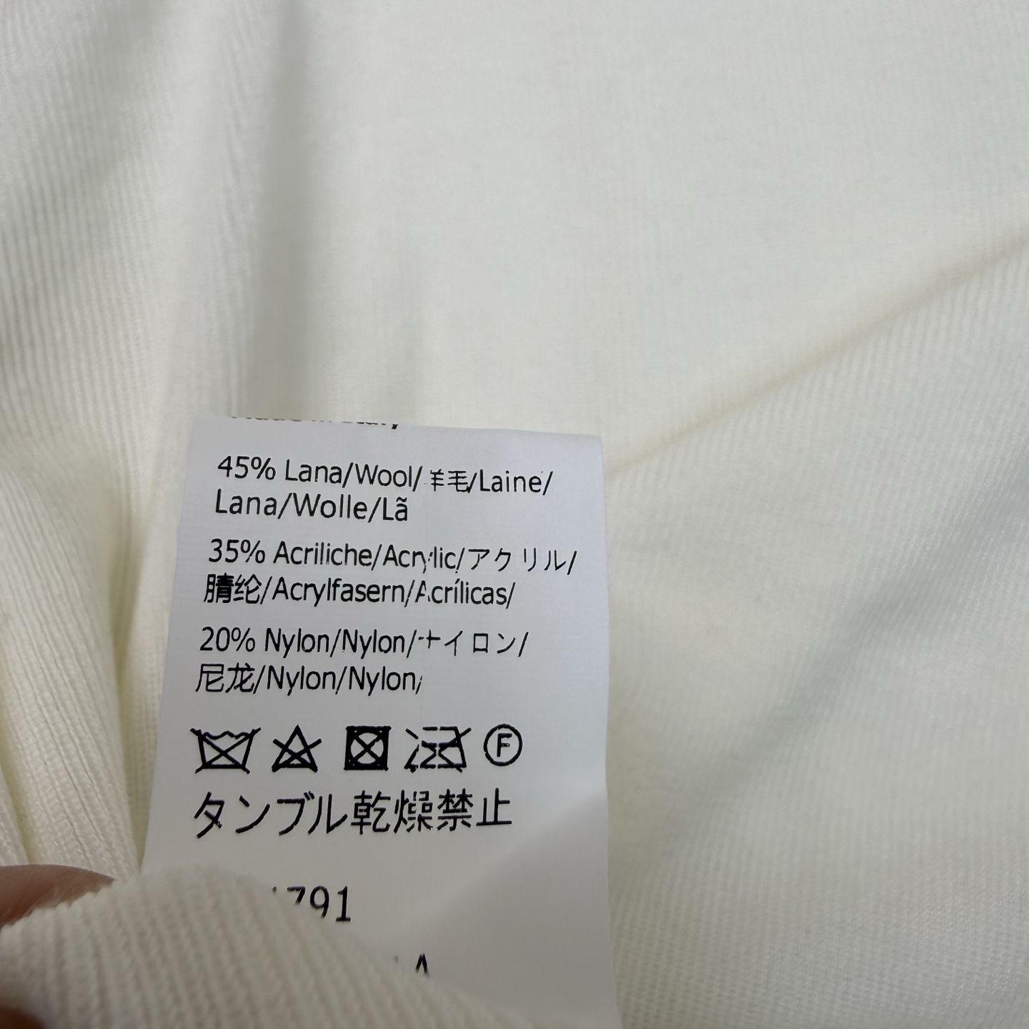 罗意威家26早春领口抽绳针织衫，经典圆领+抽绳系带设计，利落又藏满细节，胸口刺绣logo低调显贵，软糯针