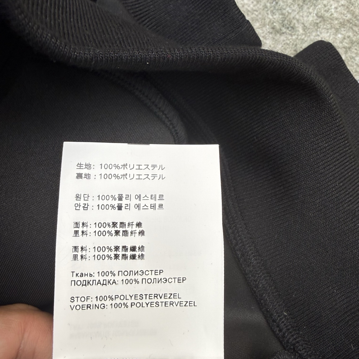 Miu家26早春运动套装，经典立领拉链+明线撞色设计，利落又藏满细节，胸口小方标低调显贵，顺滑棉质面料自