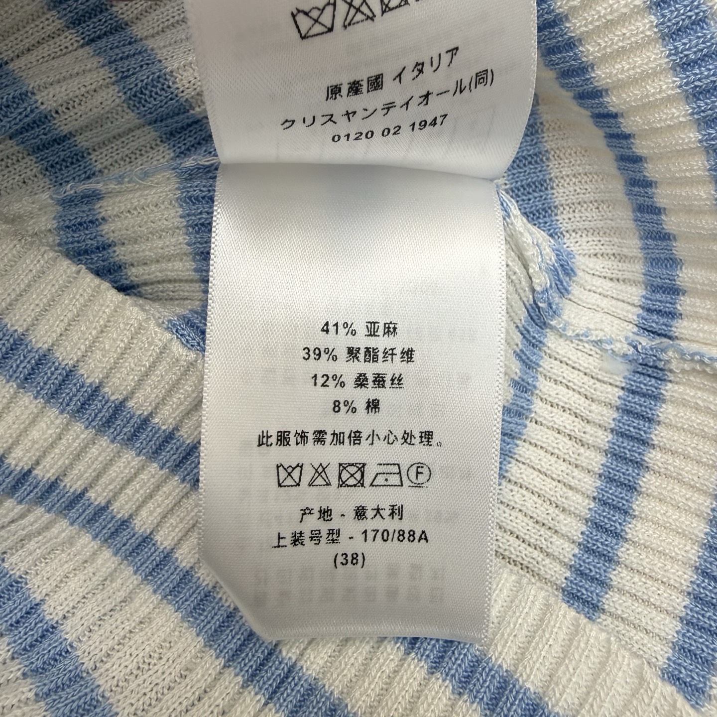 D家26早春条纹针织短袖，经典圆领+撞色条纹设计，利落又藏满细节，五角星字母提花低调显贵，坑条针织面料自