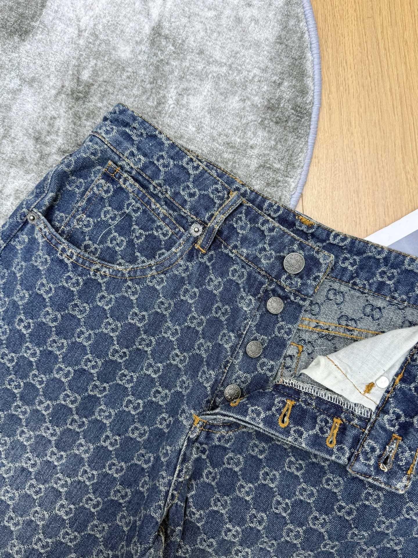 G家 26春夏新款 GG提花渐变牛仔裤 满印双G老花做旧复古牛仔面料 复古又时髦！直筒剪裁，收腰显身材 