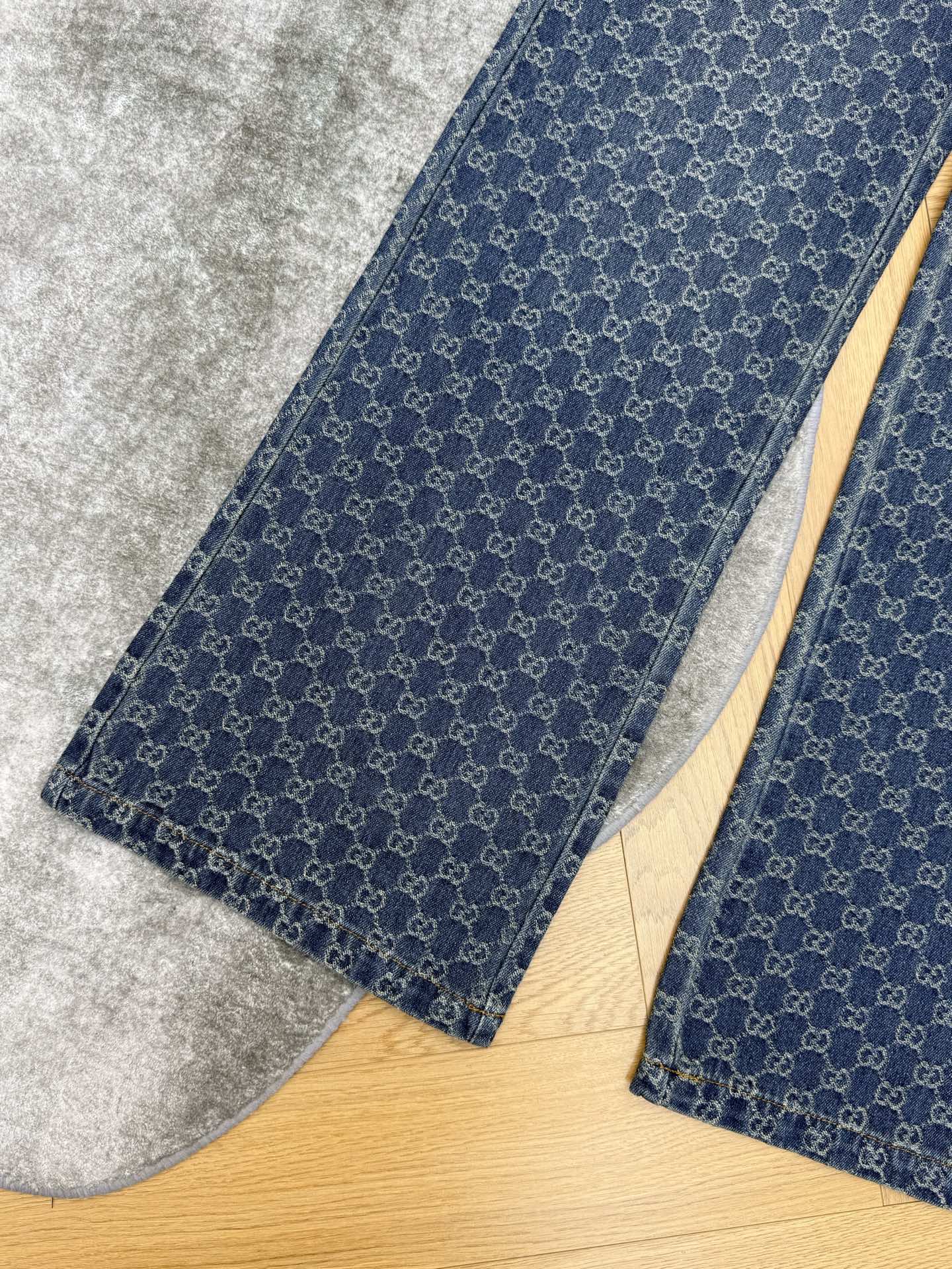 G家 26春夏新款 GG提花渐变牛仔裤 满印双G老花做旧复古牛仔面料 复古又时髦！直筒剪裁，收腰显身材 