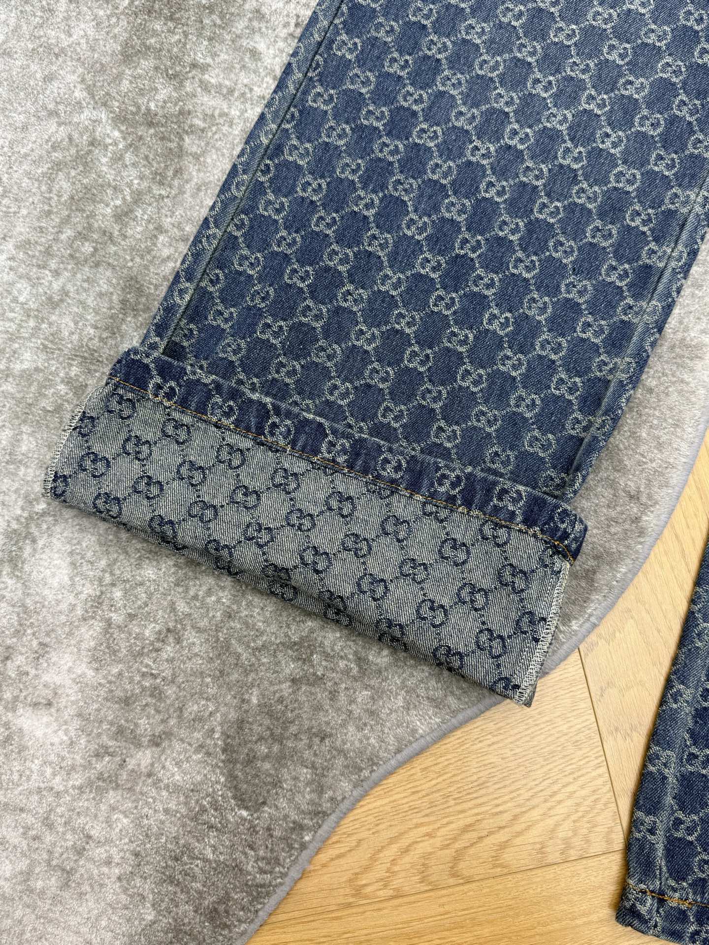 G家 26春夏新款 GG提花渐变牛仔裤 满印双G老花做旧复古牛仔面料 复古又时髦！直筒剪裁，收腰显身材 