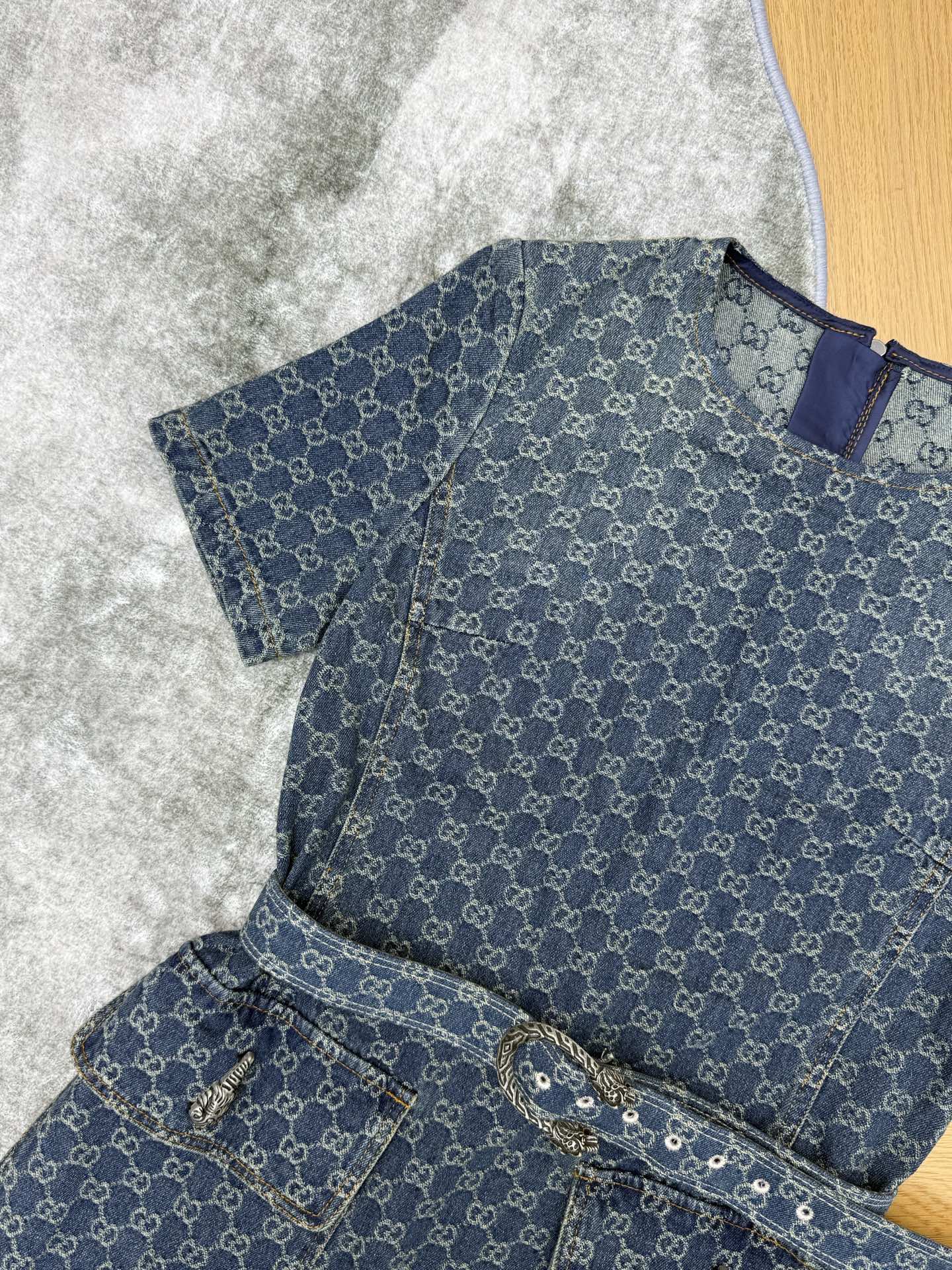 G家 26春夏新款 GG提花渐变牛仔连衣裙 满印双G老花做旧复古牛仔面料 复古又时髦！直筒剪裁+可拆卸腰