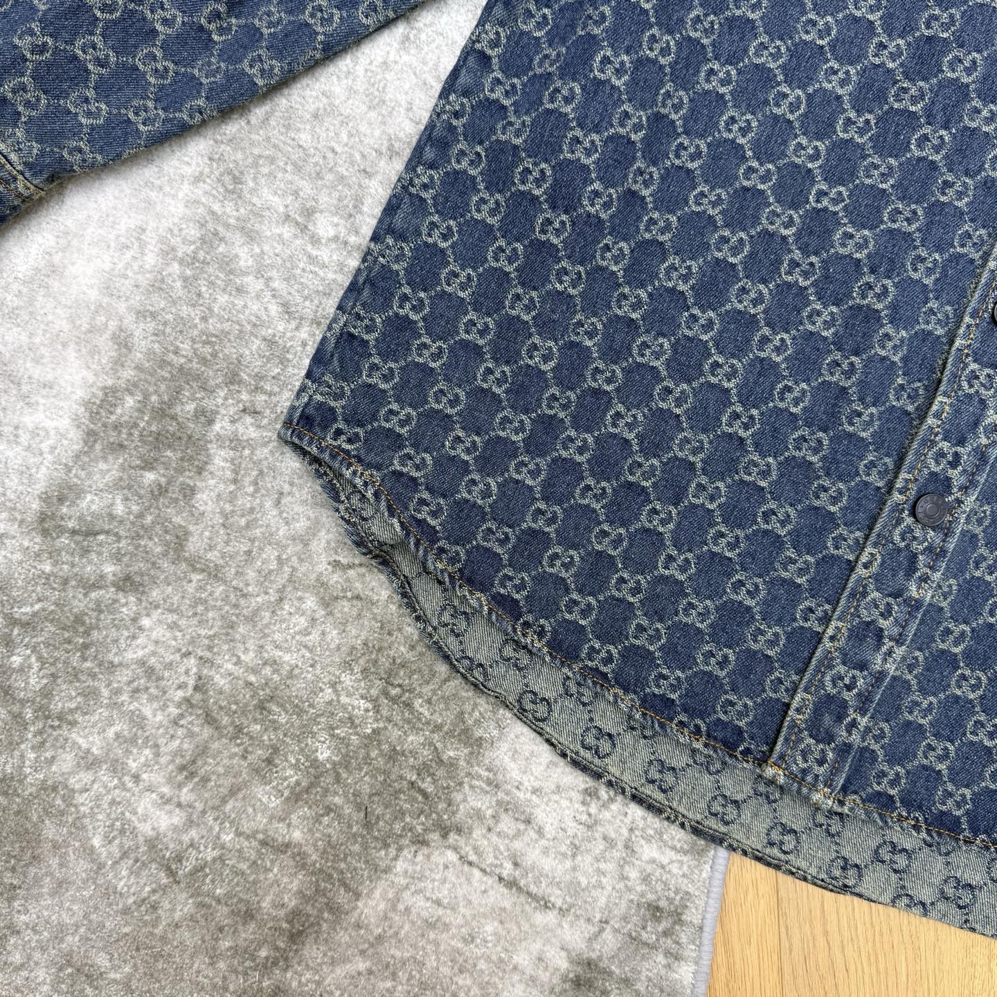 G家 26春夏新款 GG提花渐变牛仔衬衫 满印双G老花做旧复古牛仔面料 复古又时髦！直筒剪裁+可拆卸腰带
