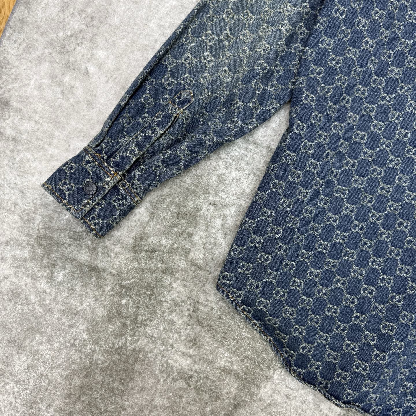 G家 26春夏新款 GG提花渐变牛仔衬衫 满印双G老花做旧复古牛仔面料 复古又时髦！直筒剪裁+可拆卸腰带