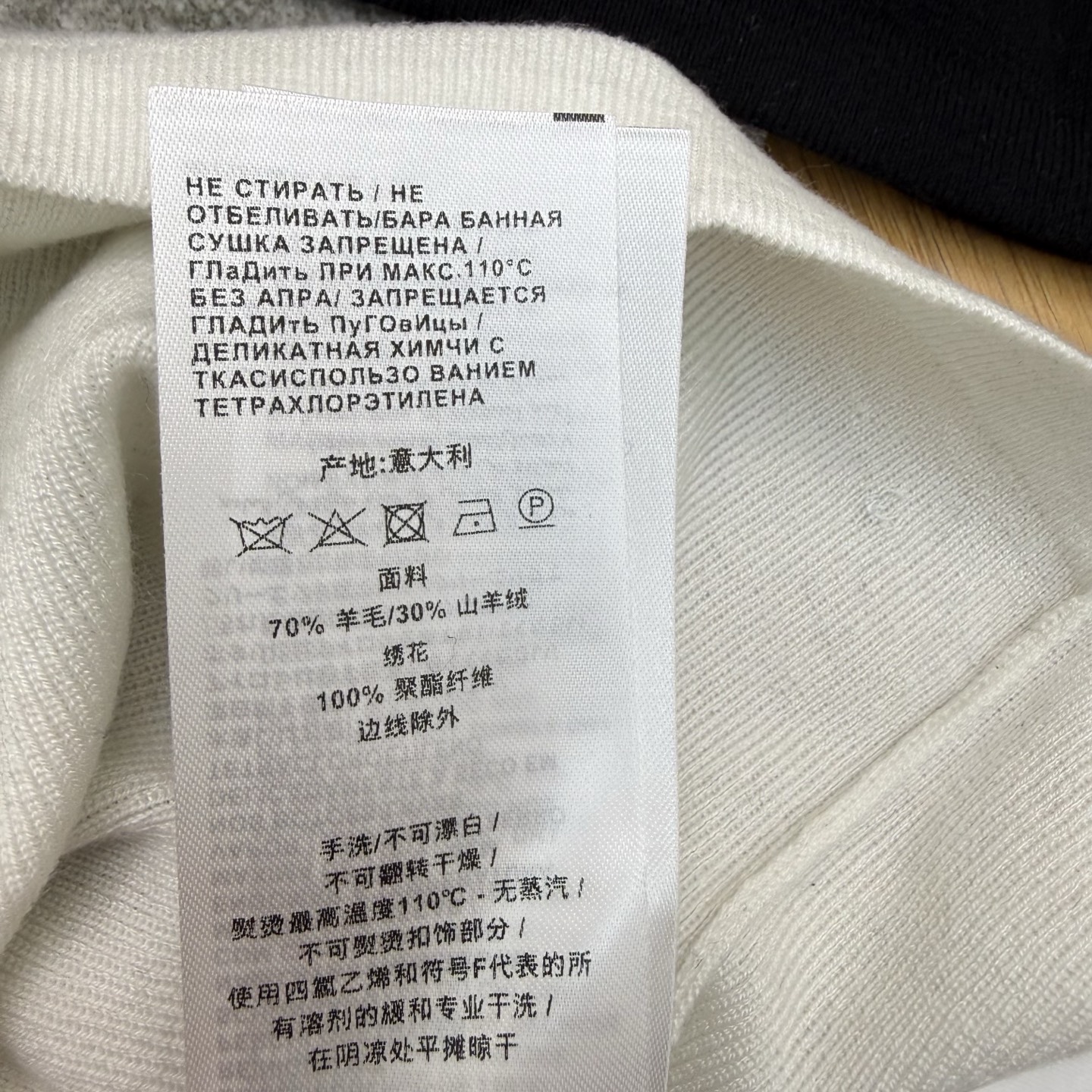 G家26早春针织Polo衫，经典翻领+门襟纽扣设计，利落又藏满细节，胸口双G刺绣低调显贵，细腻针织面料自