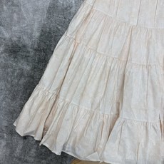 L家 26春夏新款 老花衬衫连衣裙 法式优雅感满满 翻领+长袖设计 搭配多层裙摆 层次感十足 腰间可调节 L家 26春夏新款 老花衬衫连衣裙 法式优雅感满满 翻领+长袖设计 搭配多层裙摆 层次感十足 腰间可调节
