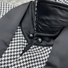 D家 26春夏新款 千鸟格翻领斗篷 黑白千鸟格纹+黑色飘带装饰 复古优雅气质满分 秋冬穿超合适!翻领领口 D家 26春夏新款 千鸟格翻领斗篷 黑白千鸟格纹+黑色飘带装饰 复古优雅气质满分 秋冬穿超合适!翻领领口
