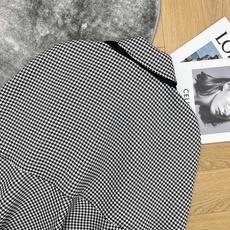 D家 26春夏新款 千鸟格翻领斗篷 黑白千鸟格纹+黑色飘带装饰 复古优雅气质满分 秋冬穿超合适!翻领领口 D家 26春夏新款 千鸟格翻领斗篷 黑白千鸟格纹+黑色飘带装饰 复古优雅气质满分 秋冬穿超合适!翻领领口