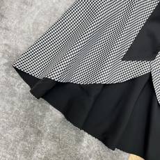 D家 26春夏新款 千鸟格翻领斗篷 黑白千鸟格纹+黑色飘带装饰 复古优雅气质满分 秋冬穿超合适!翻领领口 D家 26春夏新款 千鸟格翻领斗篷 黑白千鸟格纹+黑色飘带装饰 复古优雅气质满分 秋冬穿超合适!翻领领口