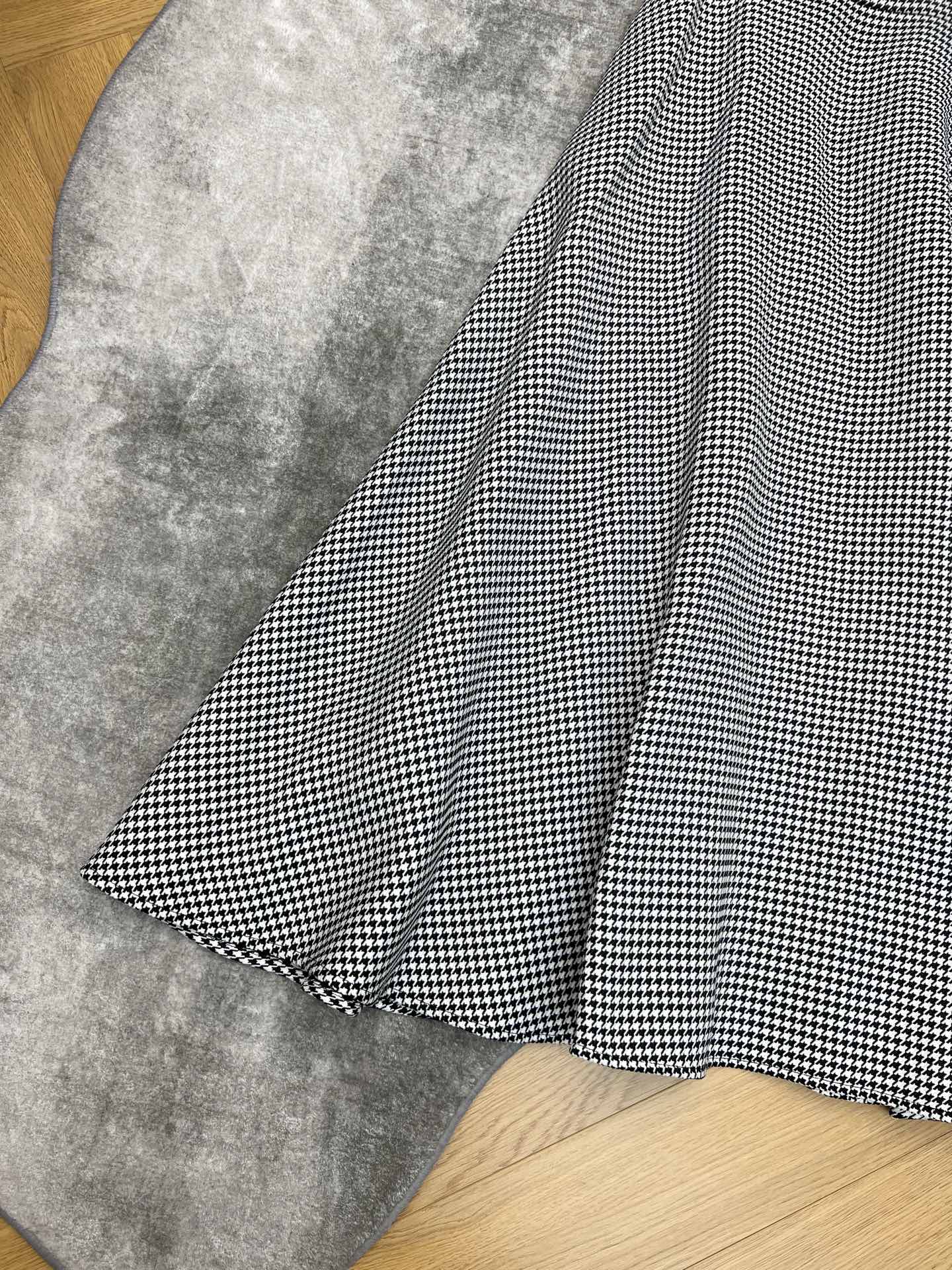 D家 26春夏新款 千鸟格纹无袖连衣裙 经典千鸟格纹+黑色蝴蝶结 优雅复古气质满分计 无袖设计+收腰剪裁