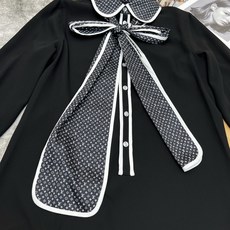 L家 26春夏新款 老花飘带翻领连衣裙 经典黑色+Monogram老花 优雅又有辨识度计 飘带娃娃领口设 L家 26春夏新款 老花飘带翻领连衣裙 经典黑色+Monogram老花 优雅又有辨识度计 飘带娃娃领口设