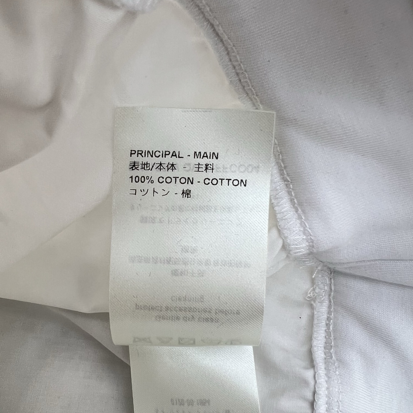 L家 26春夏新款 白色V领短袖衬衫 复古剪裁+轻薄透气面料 春夏穿超舒服！简约v翻领+收腰设计 修饰身
