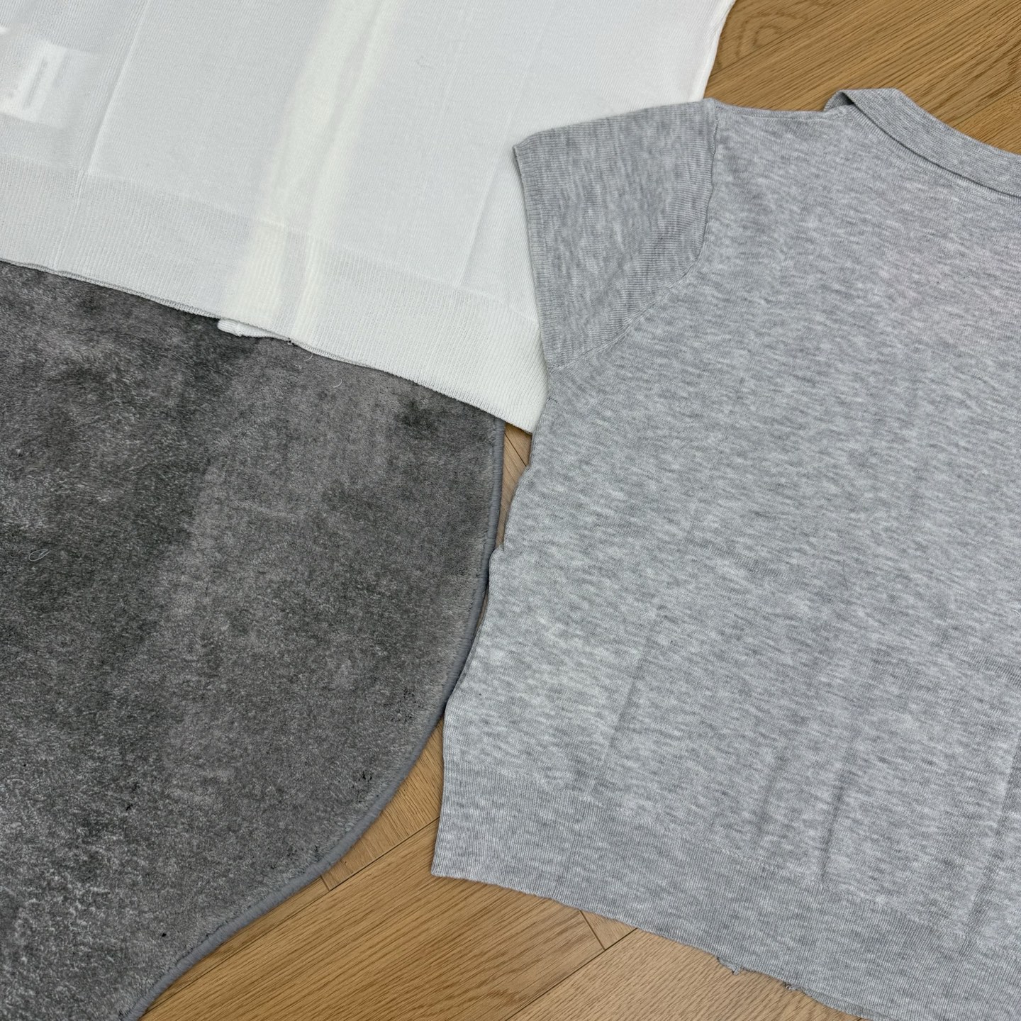 Miu家 26夏季新款 翻领短袖针织开衫 超细透气针织面料，软糯亲肤不闷汗，经典小翻领Polo版型，门襟