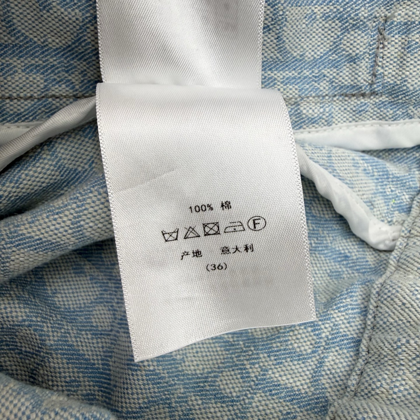 D家 26夏季新款 提花短款牛仔外套 采用水洗牛仔棉面料 通体暗纹满印低调 辨识度超高 经典翻领 双口袋