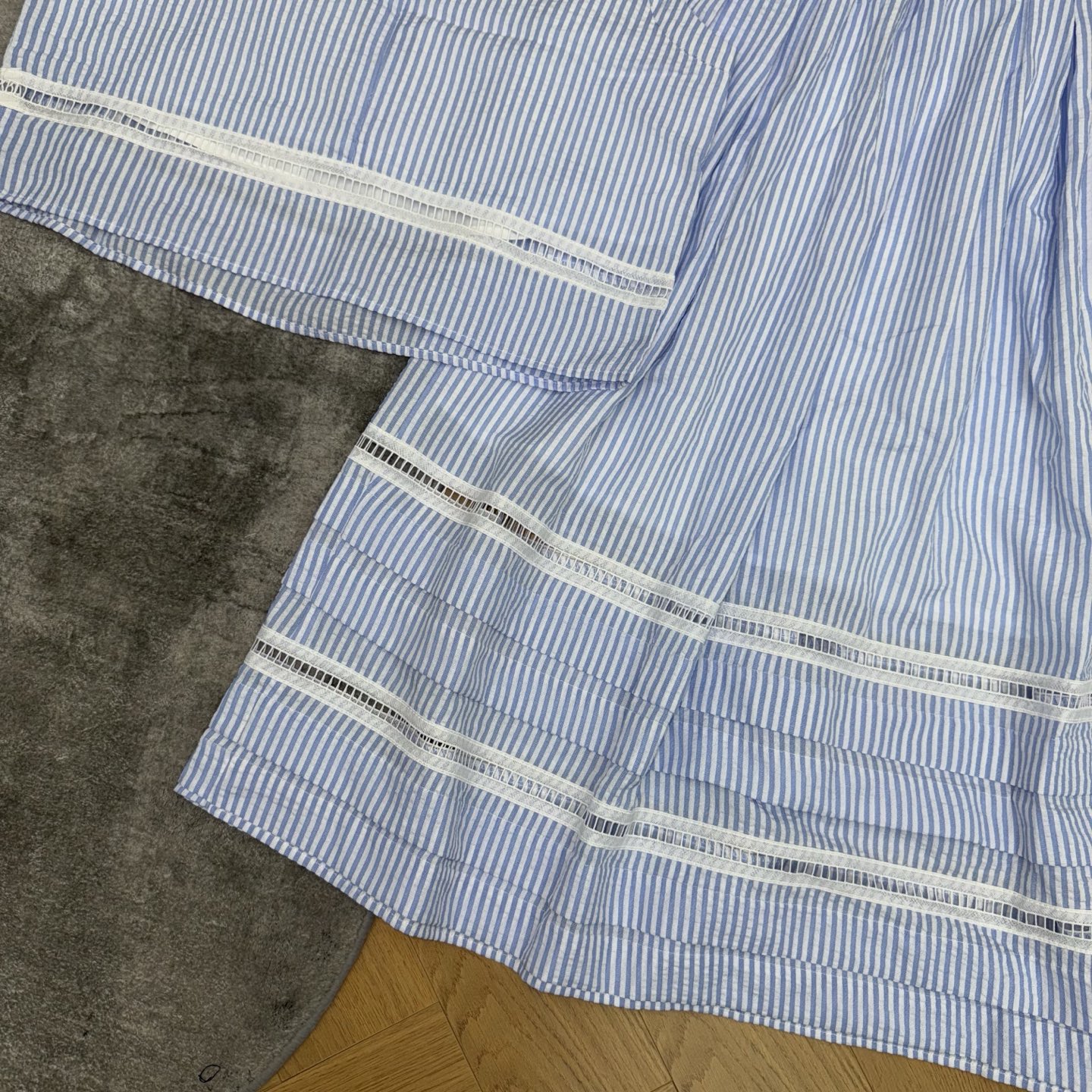 MIU家 26夏季新款 蓝白格纹套装 无袖短款上衣+高腰半裙 上衣后领拉链穿脱便捷 镂空织带精致点缀 层