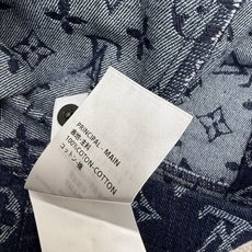L家 2026夏季新款 老花牛仔背心裙 满印Monogram老花以提花工艺满印呈现 经典又自带辨识度 是 L家 2026夏季新款 老花牛仔背心裙 满印Monogram老花以提花工艺满印呈现 经典又自带辨识度 是