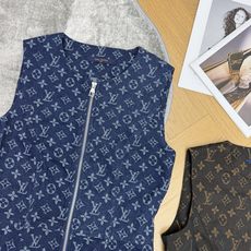 L家 2026夏季新款 老花牛仔背心裙 满印Monogram老花以提花工艺满印呈现 经典又自带辨识度 是 L家 2026夏季新款 老花牛仔背心裙 满印Monogram老花以提花工艺满印呈现 经典又自带辨识度 是