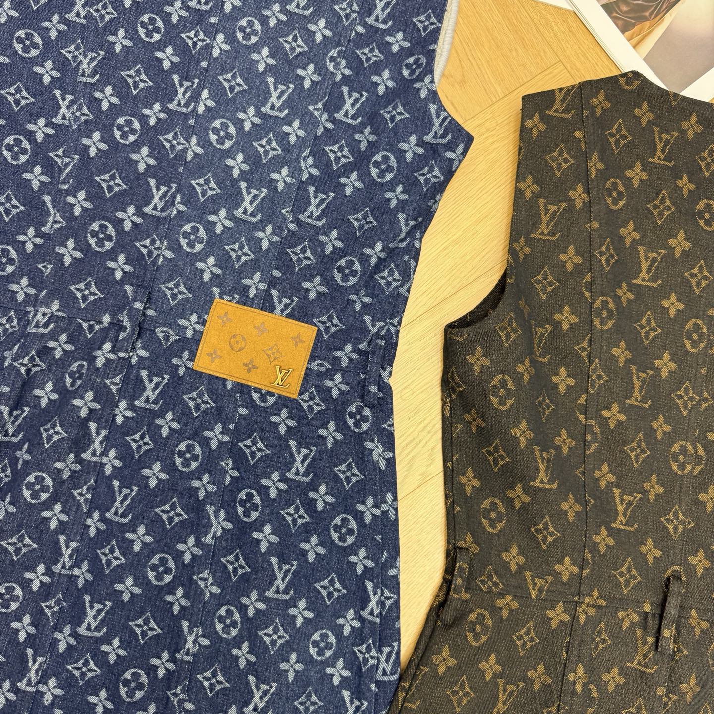 L家 2026夏季新款 老花牛仔背心裙 满印Monogram老花以提花工艺满印呈现 经典又自带辨识度 是 L家 2026夏季新款 老花牛仔背心裙 满印Monogram老花以提花工艺满印呈现 经典又自带辨识度 是