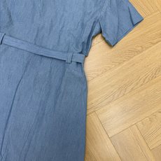 LW家 2026夏季新款 刺绣牛仔连衣裙 品牌标志性logo徽标刺绣藏于胸前口袋 低调中透着辨识度 通勤 LW家 2026夏季新款 刺绣牛仔连衣裙 品牌标志性logo徽标刺绣藏于胸前口袋 低调中透着辨识度 通勤