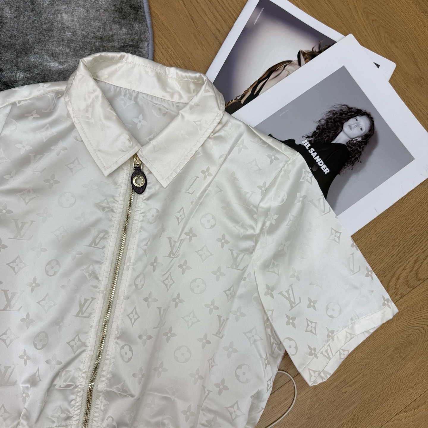 L家 26夏季新款 提花收腰连衣裙  挺括顺滑面料不易皱 柔光自带细腻光泽 短袖衬衫式剪裁+金属拉链 两
