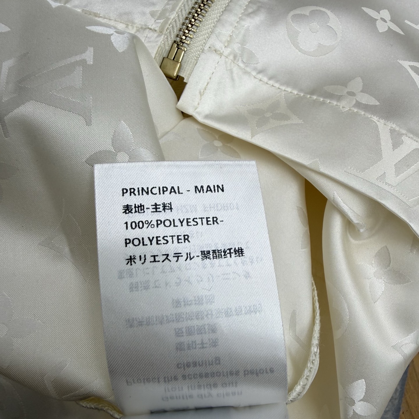 L家 26夏季新款 提花收腰连衣裙  挺括顺滑面料不易皱 柔光自带细腻光泽 短袖衬衫式剪裁+金属拉链 两