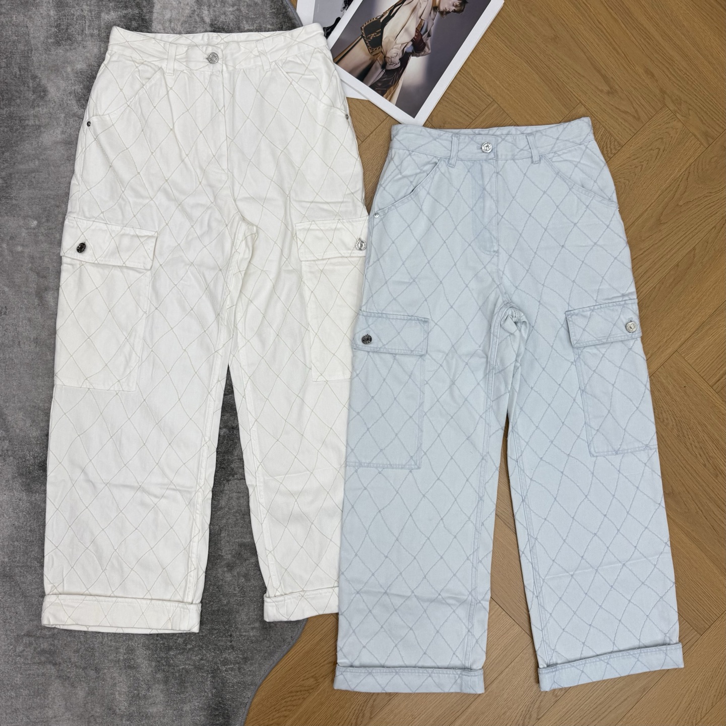 小香家 2026夏季新款 菱格明线工装阔腿牛仔裤 裤身两侧立体工装大口袋搭配金属扣装饰 前置经典插袋满足