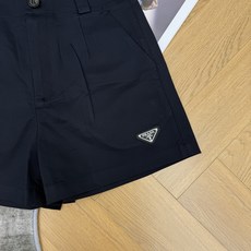 PD家 2026夏季新款 三角标高腰A字短裤 夏日万能百搭神裤 利落高腰版型精准收束腰腹 前幅小打褶巧妙 PD家 2026夏季新款 三角标高腰A字短裤 夏日万能百搭神裤 利落高腰版型精准收束腰腹 前幅小打褶巧妙