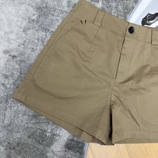 PD家 2026夏季新款 三角标高腰A字短裤 夏日万能百搭神裤 利落高腰版型精准收束腰腹 前幅小打褶巧妙 PD家 2026夏季新款 三角标高腰A字短裤 夏日万能百搭神裤 利落高腰版型精准收束腰腹 前幅小打褶巧妙