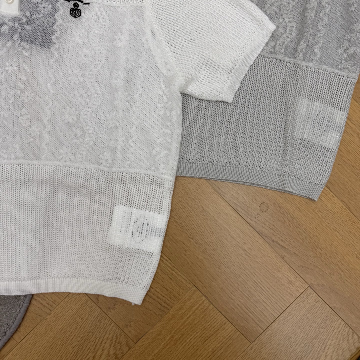 PD家 26夏季新款 polo针织短袖 采用轻薄透气天丝混纺面料 夏天穿超舒服 POLO领+镂空花纹拼接