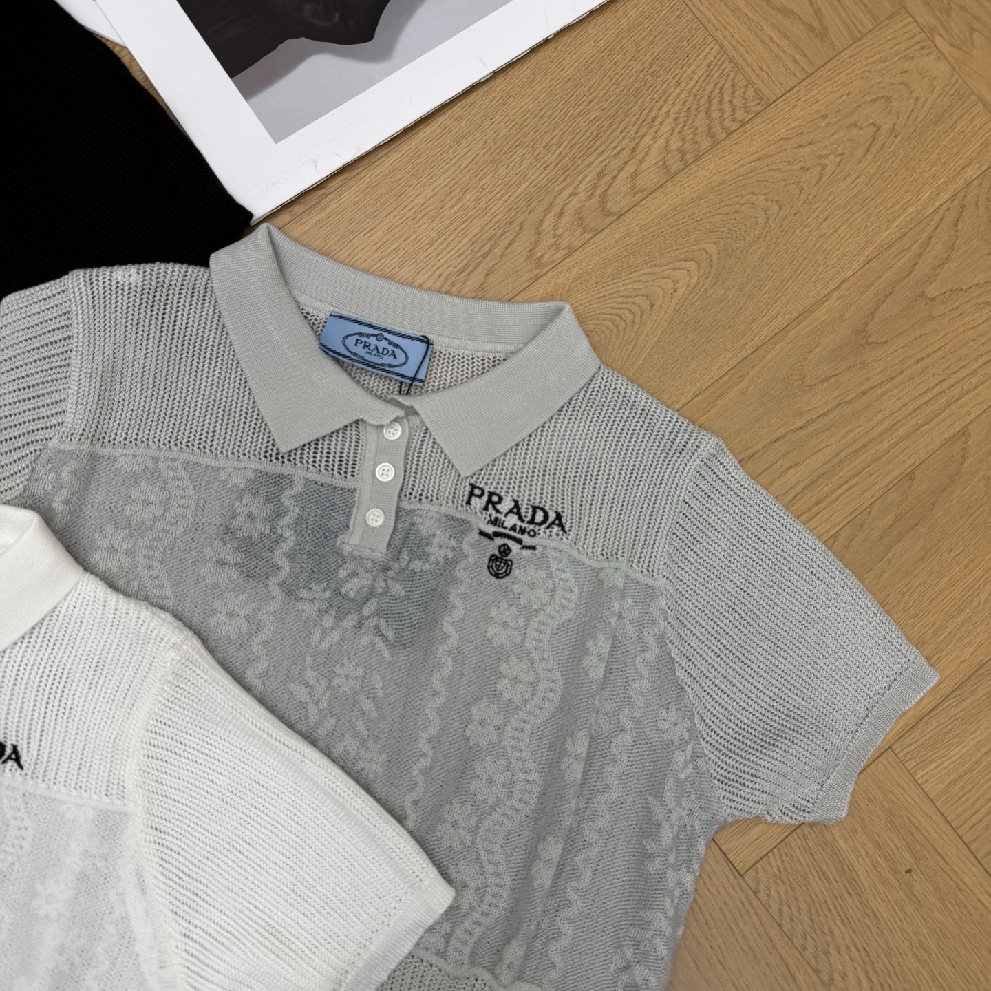 PD家 26夏季新款 polo针织短袖 采用轻薄透气天丝混纺面料 夏天穿超舒服 POLO领+镂空花纹拼接