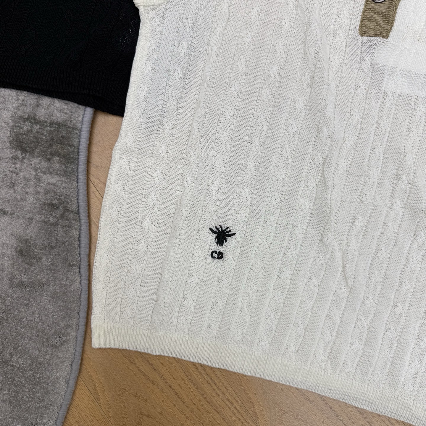 D家 26夏季新款 撞色翻领绞花针织Polo短袖，超薄镂空绞花针织面料，通透透气，夏日上身无闷热感，撞色