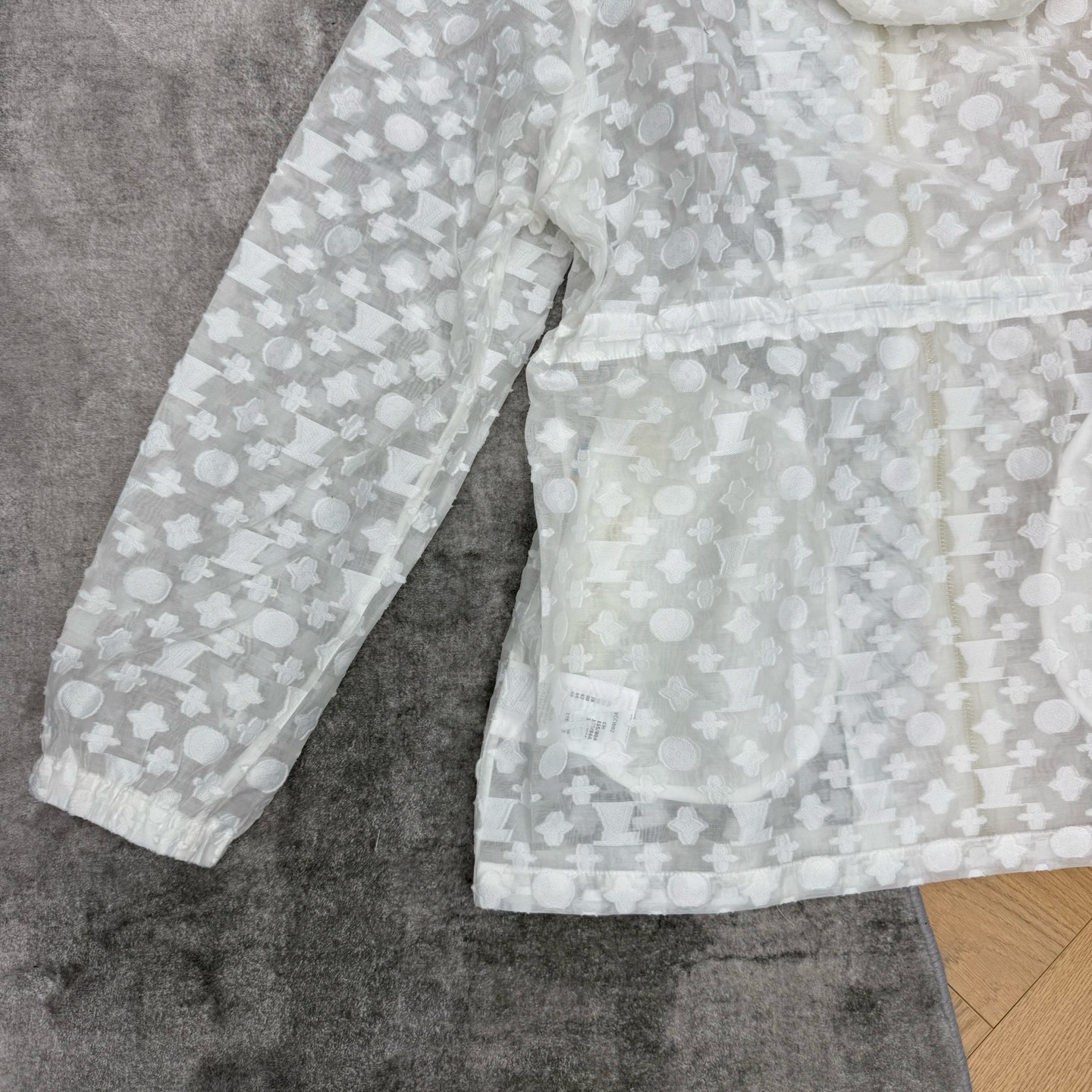 L家 26夏季新款 提花连帽抽绳外套，轻薄透感老花满印提花面料，上身清爽不闷汗，腰部可收抽绳腰头，轻松打