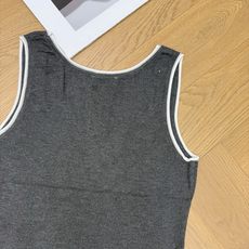 小香家 26夏季新款 撞色包边U领针织背心,细腻柔滑针织面料,贴身透气无束缚,经典双C刺绣logo点缀胸 小香家 26夏季新款 撞色包边U领针织背心,细腻柔滑针织面料,贴身透气无束缚,经典双C刺绣logo点缀胸