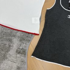 小香家 26夏季新款 撞色包边U领针织背心,细腻柔滑针织面料,贴身透气无束缚,经典双C刺绣logo点缀胸 小香家 26夏季新款 撞色包边U领针织背心,细腻柔滑针织面料,贴身透气无束缚,经典双C刺绣logo点缀胸