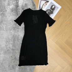 Miu家 26夏季新款 撞色花边镂空针织连衣裙,精选透气竖条镂空针织纱线,肌理细腻通透,夏日上身清爽不闷 Miu家 26夏季新款 撞色花边镂空针织连衣裙,精选透气竖条镂空针织纱线,肌理细腻通透,夏日上身清爽不闷
