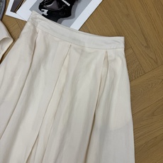 Lp 夏季新款 亚麻无袖衬衫半身裙两件套,柔和低饱和色系,温柔显白不挑皮,上衣经典翻领无袖工装衬衫,双口 Lp 夏季新款 亚麻无袖衬衫半身裙两件套,柔和低饱和色系,温柔显白不挑皮,上衣经典翻领无袖工装衬衫,双口