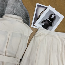 Lp 夏季新款 亚麻无袖衬衫半身裙两件套,柔和低饱和色系,温柔显白不挑皮,上衣经典翻领无袖工装衬衫,双口 Lp 夏季新款 亚麻无袖衬衫半身裙两件套,柔和低饱和色系,温柔显白不挑皮,上衣经典翻领无袖工装衬衫,双口