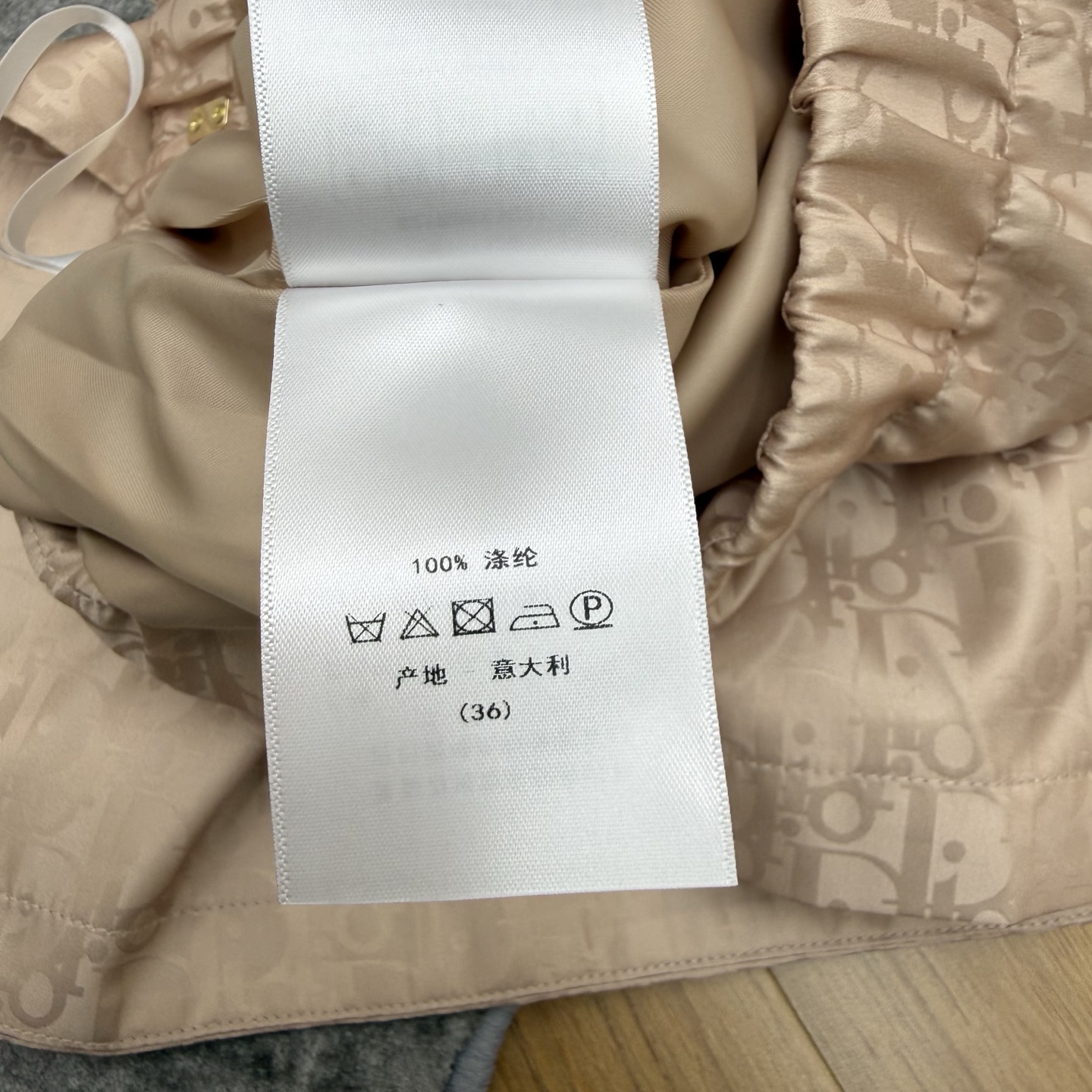 D家 26夏季新款 提花高腰裤裙 面料轻薄透气 暗纹老花辨识度超高 腰头金属扣点缀 A字短裤设计优雅又实