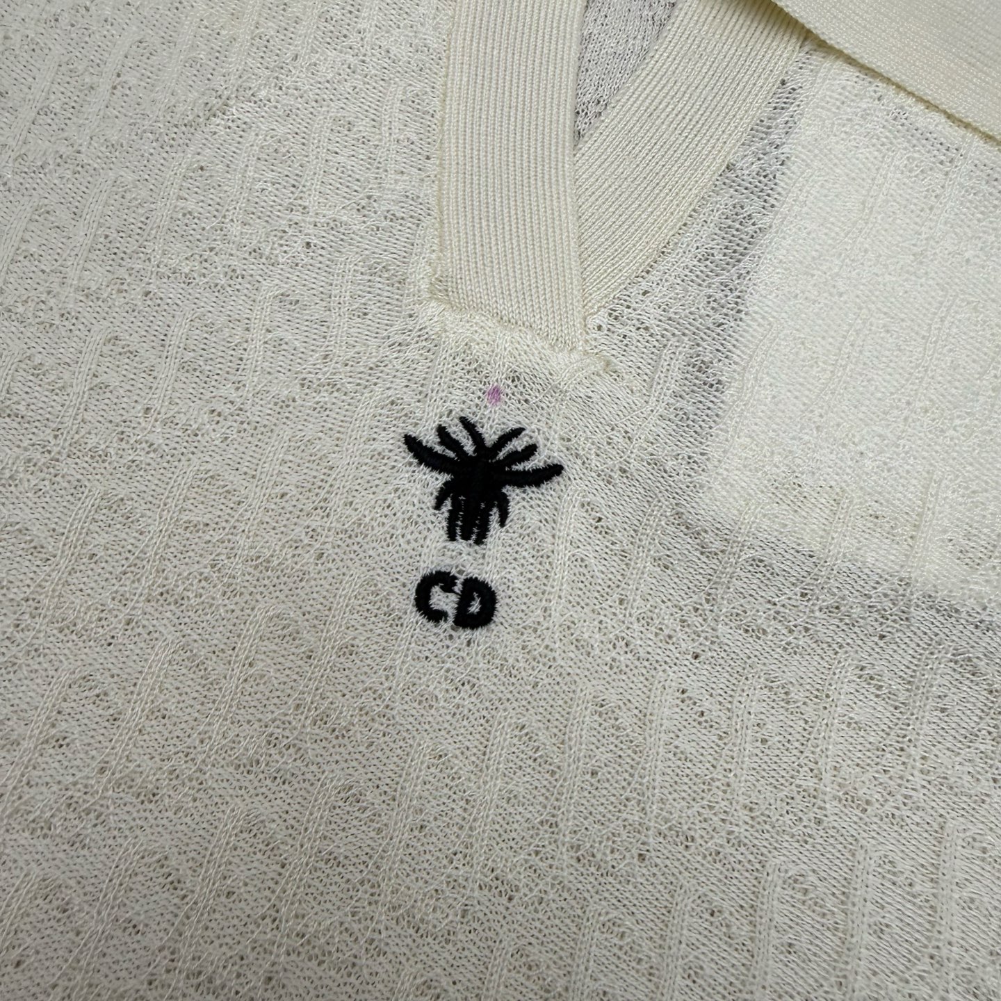 D家 26夏季新款 Polo小飞袖针织马甲背心，肌理提花针织面料软糯透气，细腻织纹自带低调质感，无袖搭配