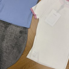 小香家 26夏季新款 撞色边修身针织短袖,高弹竖坑条针织面料软糯亲肤,弹力贴合身形勾勒优美曲线,透气不闷 小香家 26夏季新款 撞色边修身针织短袖,高弹竖坑条针织面料软糯亲肤,弹力贴合身形勾勒优美曲线,透气不闷